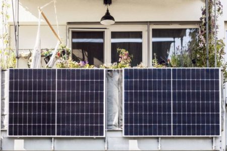 Balkonkraftwerk Versicherung: DEVK versichert Mini-Solaranlagen ohne Aufpreis