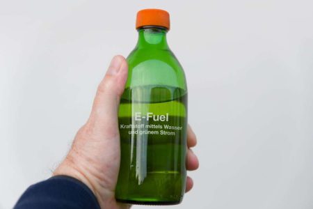 E-Kraftstoffe würden 5-mal so viel emittieren wie E-Autos, wenn EU Kriterien abgeschwächt