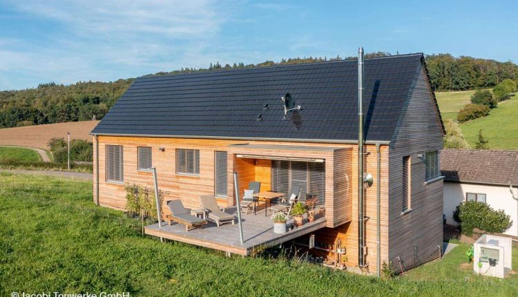 Haus mit Solardachziegeln von Autarq