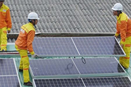 Preissturz bei Solarstrom und Speicherung macht die globale Klimawende günstiger als erwartet