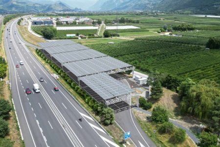 Solarfaltdach: Wie Rasthöfe oder Klärwerke zu Kraftwerken werden