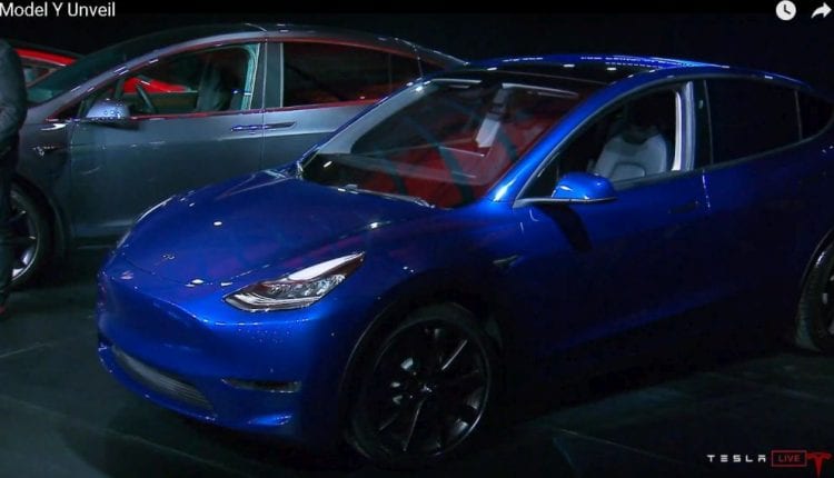 Erstes Tesla Model Y Amerikas im Video vorgestellt >