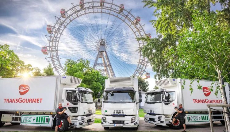 Transgourmel E-LKW von Renault vor Riesenrad in Wien