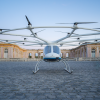 Volocopters Flugtaxi vor der historischen Kulisse des Schloss Versailles im Großraum Paris