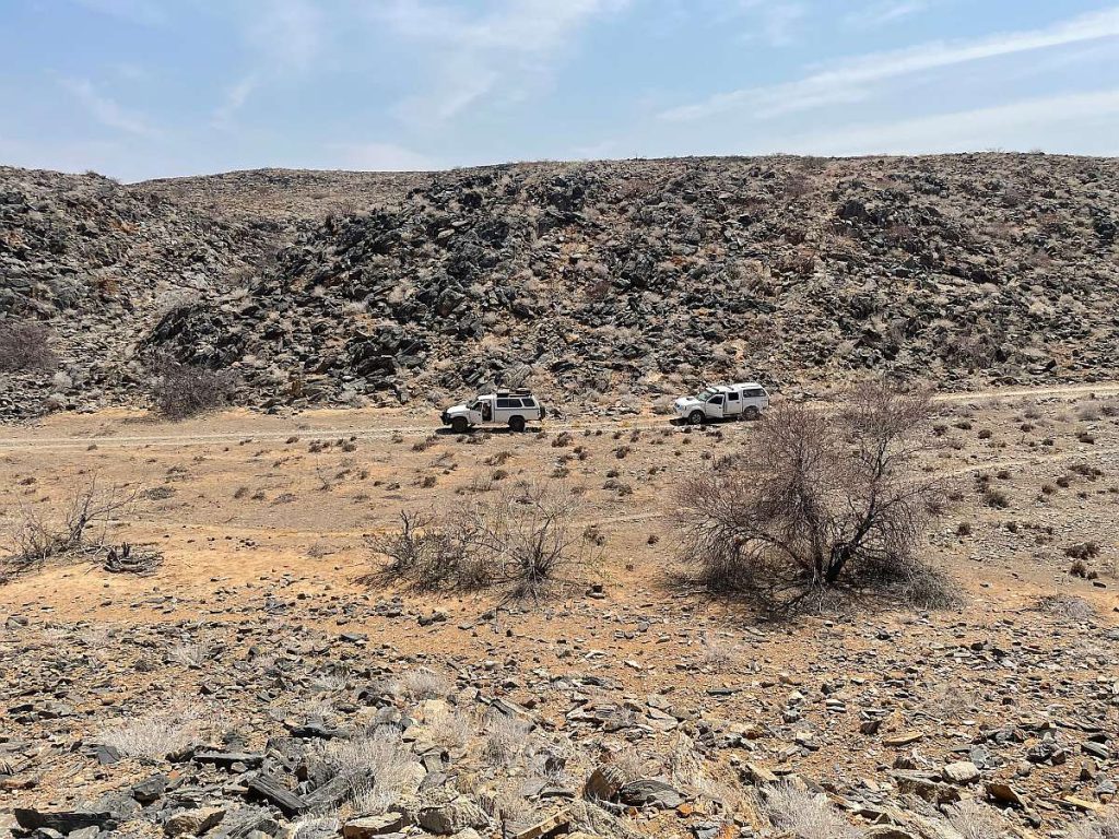 Landschaft in Namibia mit Marmoraufschlüssen, wo die Bänder von Röhrchen gefunden wurden